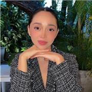 Maestra de danza contemporánea imparte clases a niños de 12 años en adelante